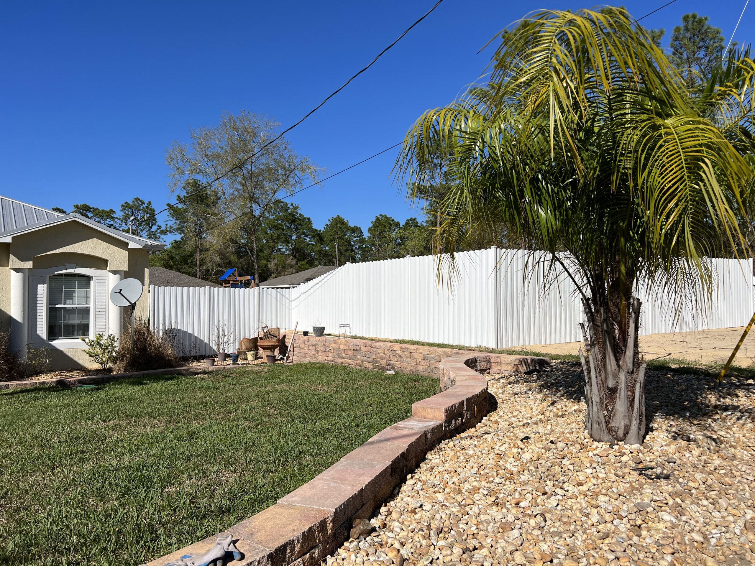 White Dura Fence installed in Ocala, Florida