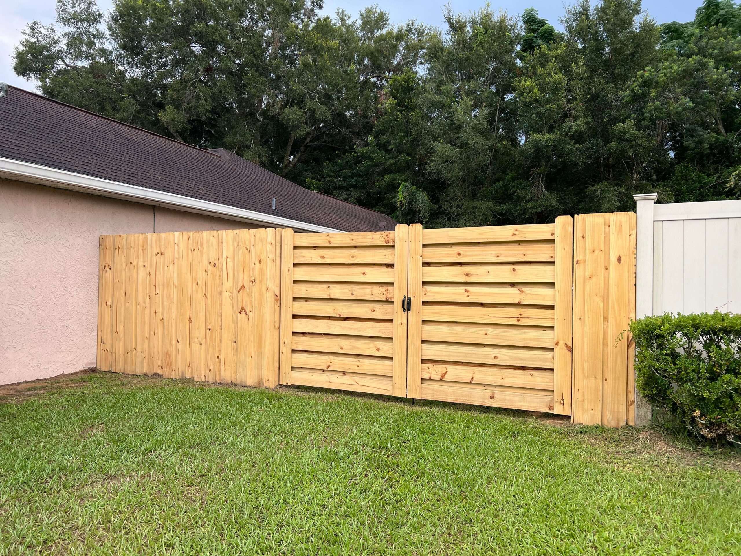 Wood Privacy Fence with Pallet Gate