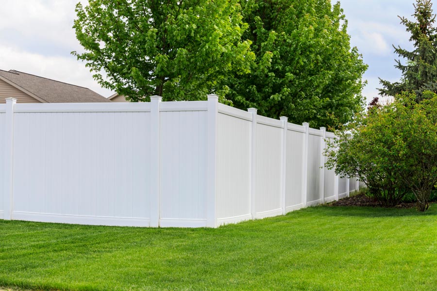 Durability That Lasts (The Benefits of Vinyl Fencing)