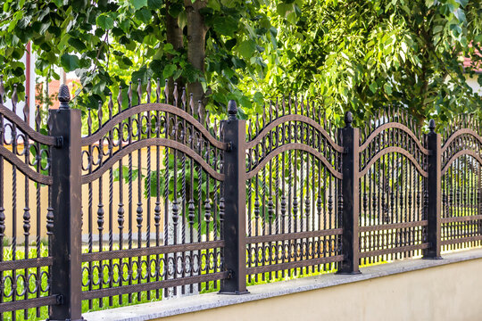 Metal Fences (The Different Kinds of Fences)